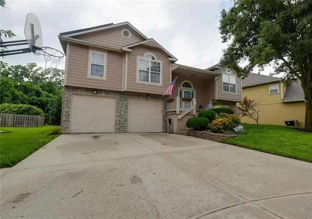 2nd image of 3416 S Arrowhead Ct, Independence, MO 64057 | MLS# 2628044