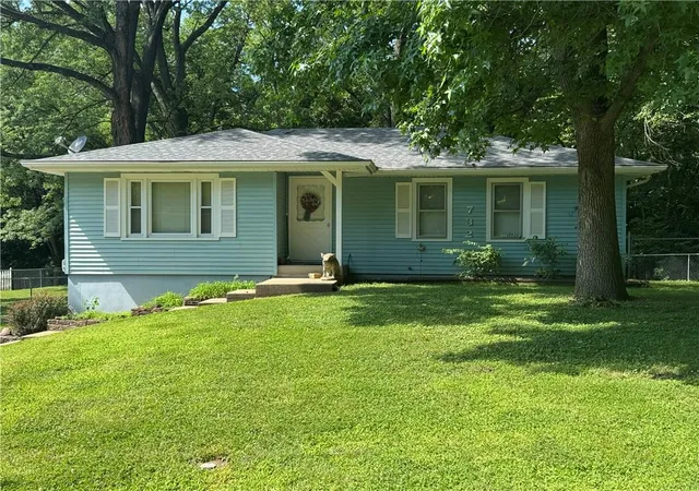 Homes for sale in Leavenworth, KS | 732 Santa Fe St, Leavenworth, KS 66048 | MLS# 2628048