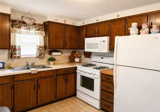 Homes for sale in Leavenworth, KS | 732 Santa Fe St, Leavenworth, KS 66048 | MLS# 2628048