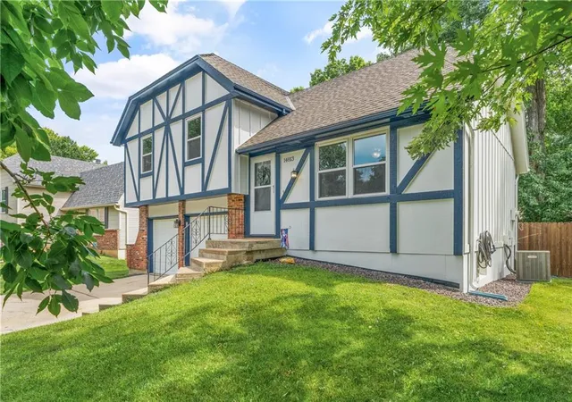 3rd image of 14813 S Wyandotte Dr, Olathe, KS 66062 | MLS# 2628049