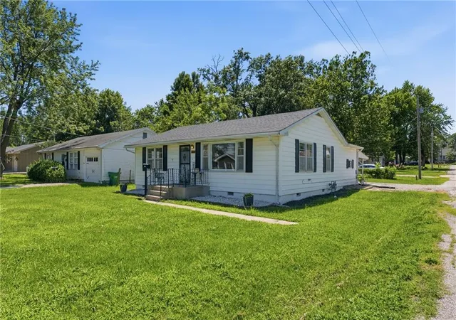 2nd image of 300 S High St, Butler, MO 64730 | MLS# 2628060