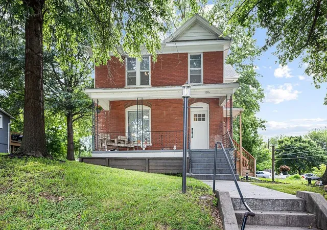 Homes for sale in Atchison, KS | 1016 N 10th St, Atchison, KS 66002 | MLS# 2628064