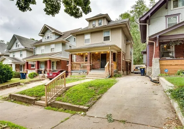 Homes for sale in Kansas City, MO | 831 W 39th Ter, Kansas City, MO 64111 | MLS# 2628072