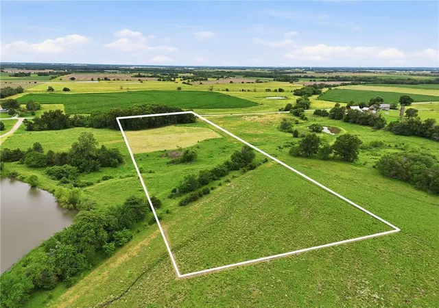 Homes for sale in Ottawa, KS | 3377 Reno Rd, Ottawa, KS 66067 | MLS# 2628075