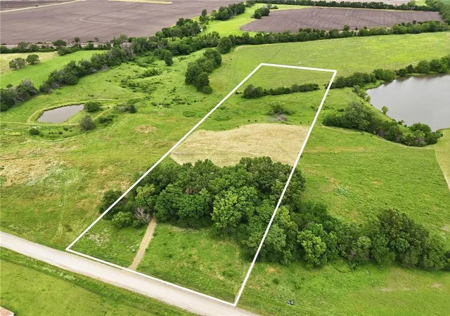 Homes for sale in Ottawa, KS | 3377 Reno Rd, Ottawa, KS 66067 | MLS# 2628075