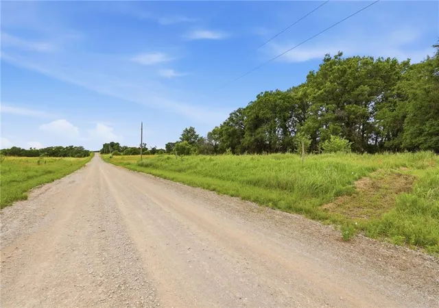 Homes for sale in Ottawa, KS | 3377 Reno Rd, Ottawa, KS 66067 | MLS# 2628075