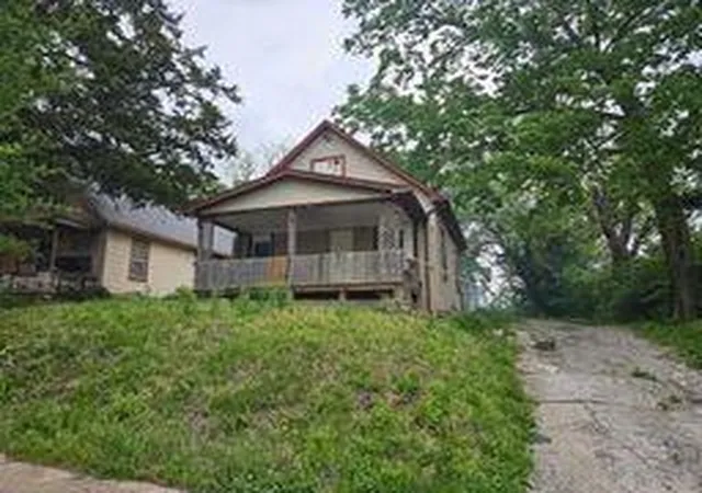 Homes for sale in Kansas City, MO | 2647 Denver Ave, Kansas City, MO 64127 | MLS# 2628078