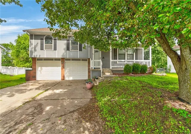 Homes for sale in Garden City, MO | 87 Oak St, Garden City, MO 64747 | MLS# 2628082
