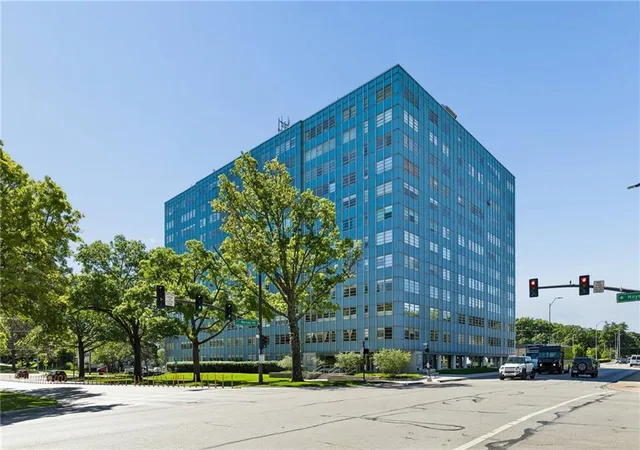1st image of 333 W Meyer Blvd, Kansas, MO 64113