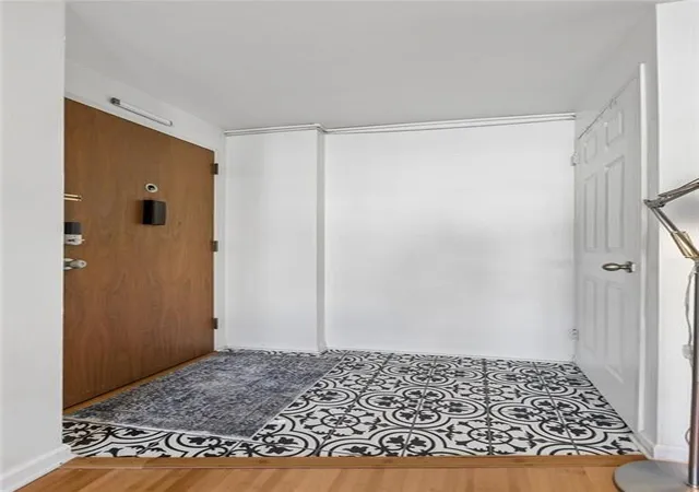3rd image of 333 W Meyer Blvd, Kansas, MO 64113