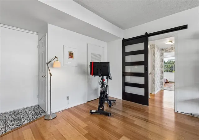 4th image of 333 W Meyer Blvd, Kansas, MO 64113
