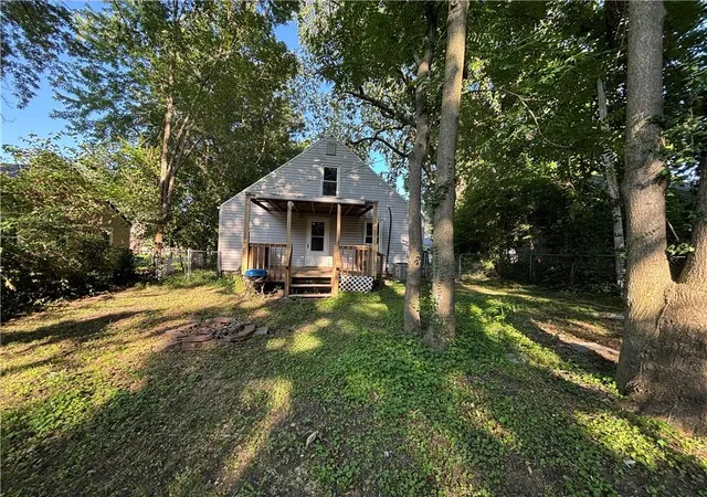 Homes for sale in Richmond, MO | 402 Benton St, Richmond, MO 64085 | MLS# 2628085