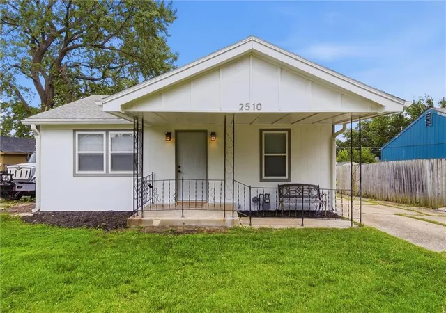 Homes for sale in Topeka, KS | 2510 Se Wisconsin Ave, Topeka, KS 66605 | MLS# 2628097