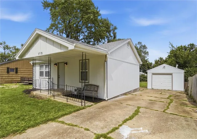 Homes for sale in Topeka, KS | 2510 Se Wisconsin Ave, Topeka, KS 66605 | MLS# 2628097