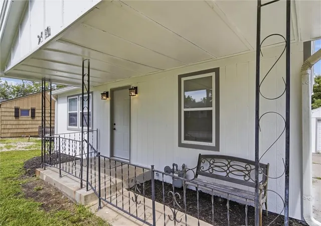Homes for sale in Topeka, KS | 2510 Se Wisconsin Ave, Topeka, KS 66605 | MLS# 2628097