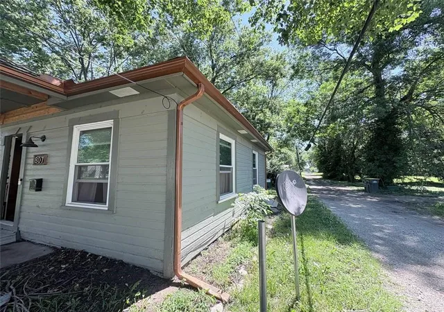 Homes for sale in Osawatomie, KS | 807 4th St, Osawatomie, KS 66064 | MLS# 2628098
