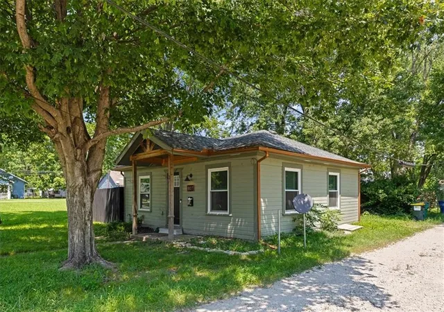 2nd image of 807 4th Street, Osawatomie, KS 66064 | MLS# 2628098