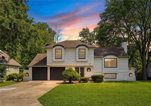 Homes for sale in Grandview, MO | 6901 E 127th Ter, Grandview, MO 64030 | MLS# 2628116