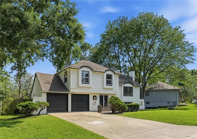 Homes for sale in Grandview, MO | 6901 E 127Th Ter, Grandview, MO 64030 | MLS# 2628116