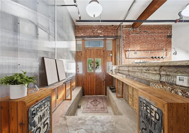 2nd image of 918 E 5th St #8, Kansas City, MO 64106 | MLS# 2628117