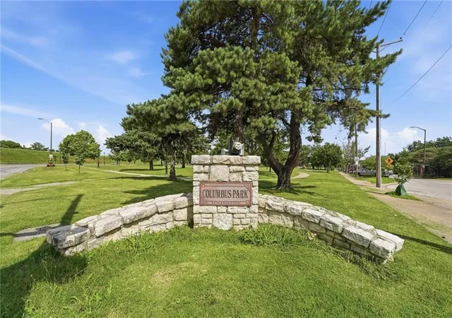 2nd image of 918 E 5th St, Kansas City, MO 64106
