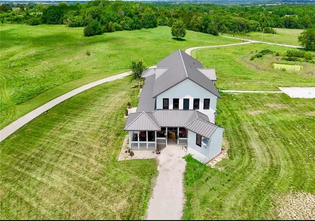 Homes for sale in Paola, KS | 9987 W 351st St, Paola, KS 66071 | MLS# 2628119