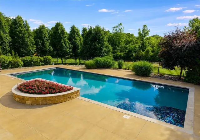 Photo 1 of Sale Pending at 8030 N Caldwell Ave, Kansas City, MO 64152 | MLS# 2628122 | Listing updated on 2026-08-30