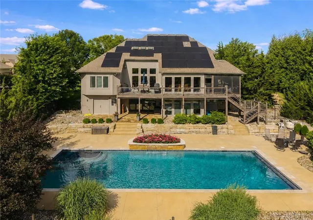 Photo 2 of Sale Pending at 8030 N Caldwell Ave, Kansas City, MO 64152 | MLS# 2628122 | Listing updated on 2026-08-30