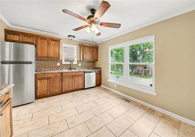 Photo 4 of Sale Pending at 1322 S Hocker Ave, Independence, MO 64055 | MLS# 2628125 | Listing updated on 2026-08-24