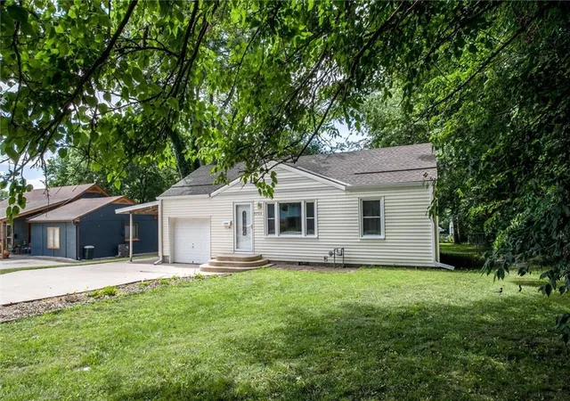 Homes for sale in Raytown, MO | 9705 E 66 St, Raytown, MO 64133 | MLS# 2628129
