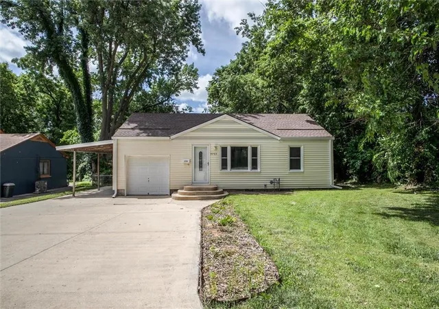 Homes for sale in Raytown, MO | 9705 E 66 St, Raytown, MO 64133 | MLS# 2628129
