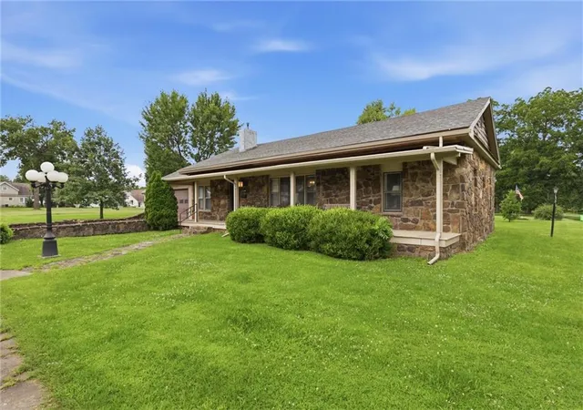 Homes for sale in Rich Hill, MO | 321 E Chestnut St, Rich Hill, MO 64779 | MLS# 2628133
