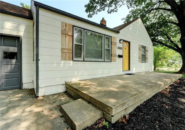 1st image of 5520 Blue Ridge Blvd, Raytown, MO 64133 | MLS# 2628142