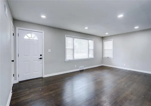 3rd image of 5520 Blue Ridge Blvd, Raytown, MO 64133 | MLS# 2628142