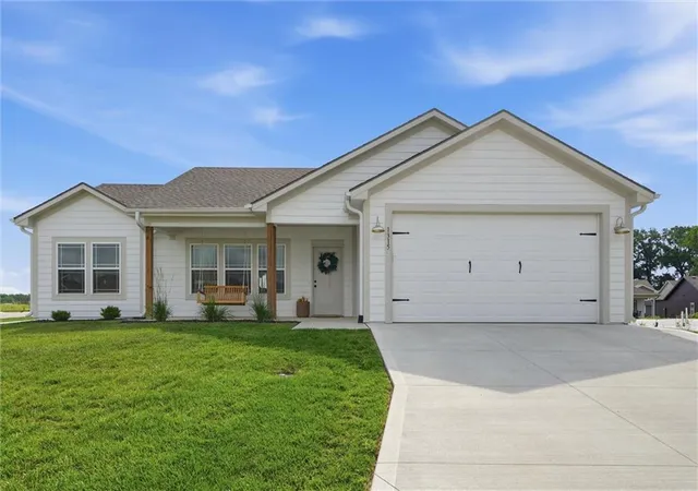 1st image of 1315 Ne Redwood Ct, Oak Grove, MO 64075 | MLS# 2628144