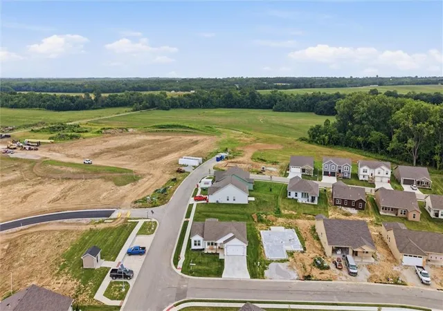 31st image of 1315 Ne Redwood Ct, Oak Grove, MO 64075 | MLS# 2628144