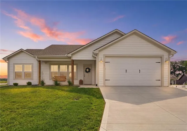 4th image of 1315 Ne Redwood Ct, Oak Grove, MO 64075 | MLS# 2628144