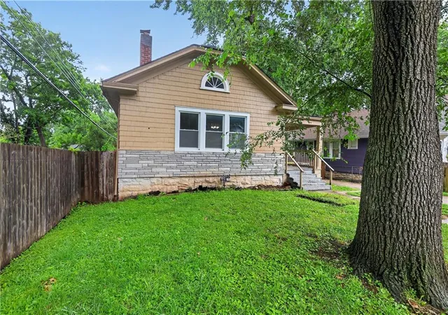 3rd image of 6617 Virginia Ave, Kansas City, MO 64131 | MLS# 2628145
