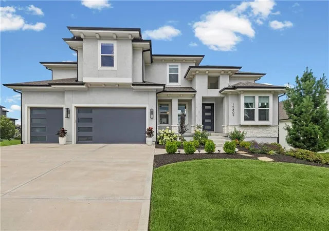 Photo 1 of Sale Pending at 15809 El Monte St, Overland Park, KS 66224 | MLS# 2628148 | Listing updated on 2026-09-04