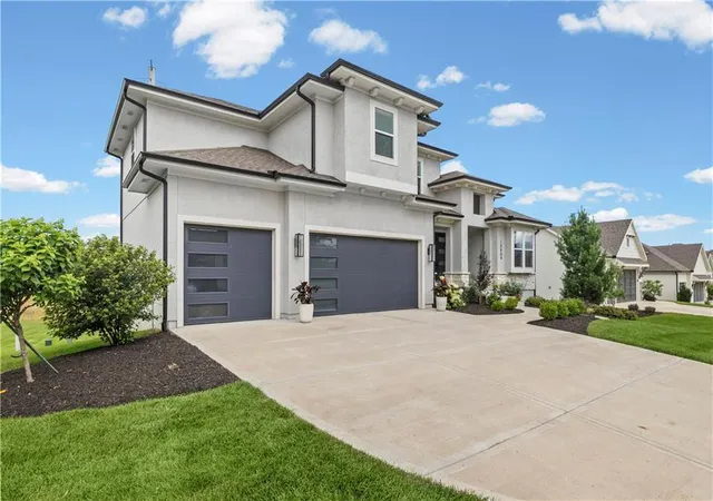 Photo 2 of Sale Pending at 15809 El Monte St, Overland Park, KS 66224 | MLS# 2628148 | Listing updated on 2026-09-04
