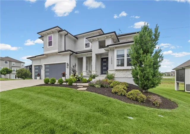 Photo 2 of Sale Pending at 15809 El Monte St, Overland Park, KS 66224 | MLS# 2628148 | Listing updated on 2026-09-04