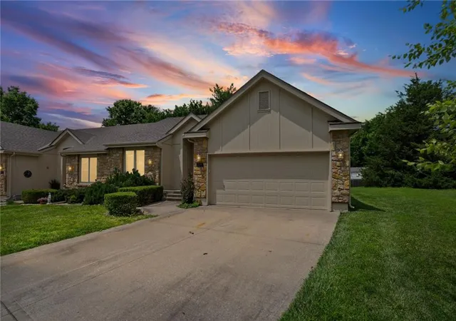 1st image of 510 Ashurst Pl, Lee's Summit, MO 64081 | MLS# 2628154