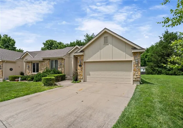 2nd image of 510 Ashurst Pl, Lee's Summit, MO 64081 | MLS# 2628154