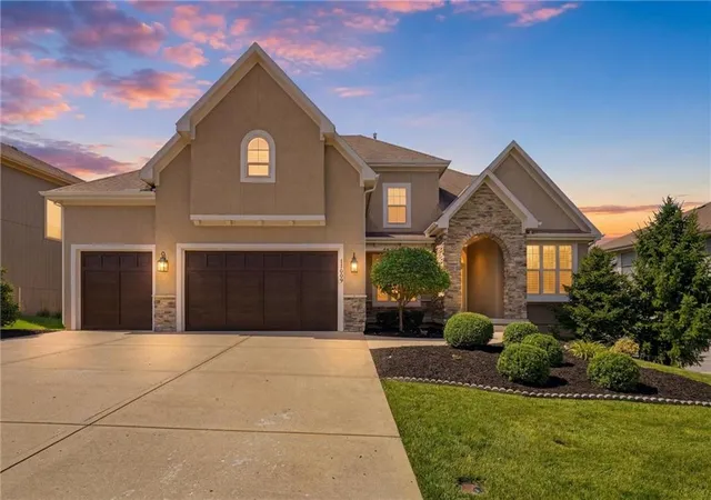 1st image of 11609 W 158th St, Overland Park, KS 66221 | MLS# 2628155