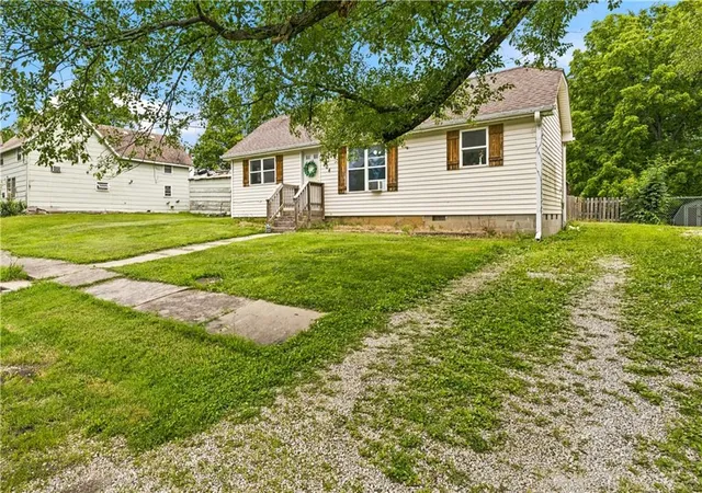 2nd image of 104 W 4th St, Freeman, MO 64746 | MLS# 2628157