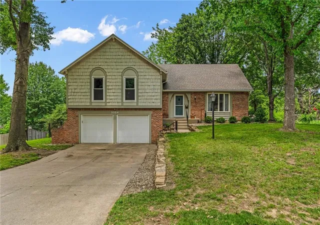 Homes for sale in Topeka, KS | 2324 Sw 34th St, Topeka, KS 66611 | MLS# 2628158