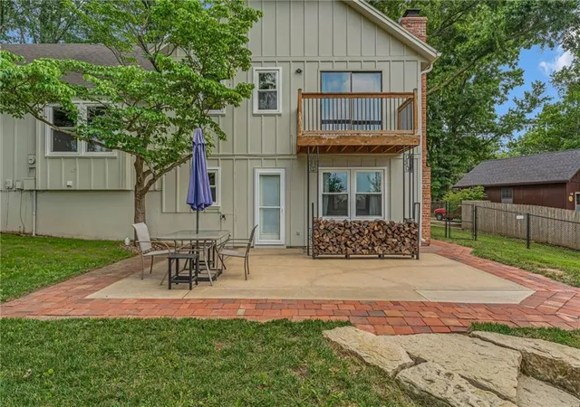 Homes for sale in Topeka, KS | 2324 Sw 34Th St, Topeka, KS 66611 | MLS# 2628158