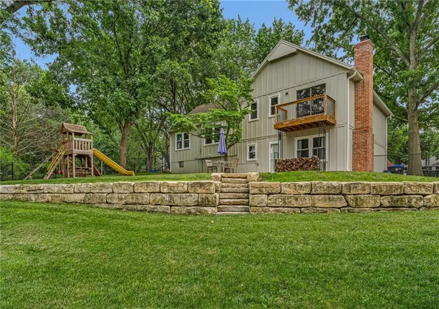 Homes for sale in Topeka, KS | 2324 Sw 34Th St, Topeka, KS 66611 | MLS# 2628158