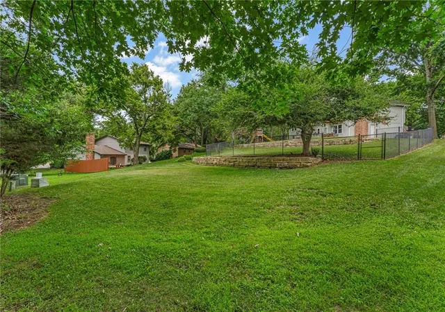 Homes for sale in Topeka, KS | 2324 Sw 34Th St, Topeka, KS 66611 | MLS# 2628158