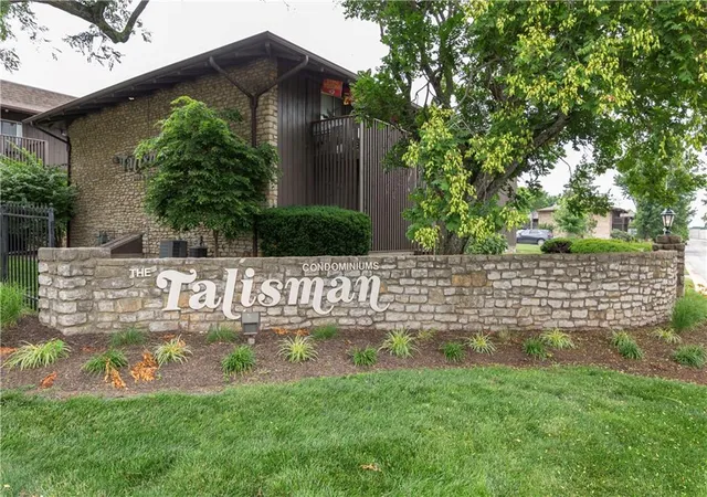 1st image of 425 W 104th St #D, Kansas City, MO 64114 | MLS# 2628169